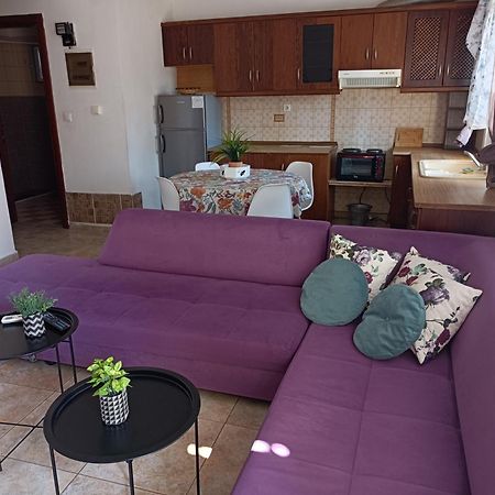 Blue Moon Accommodation 네아 미카니오나 외부 사진