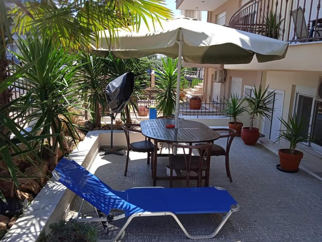 Blue Moon Accommodation 네아 미카니오나 외부 사진