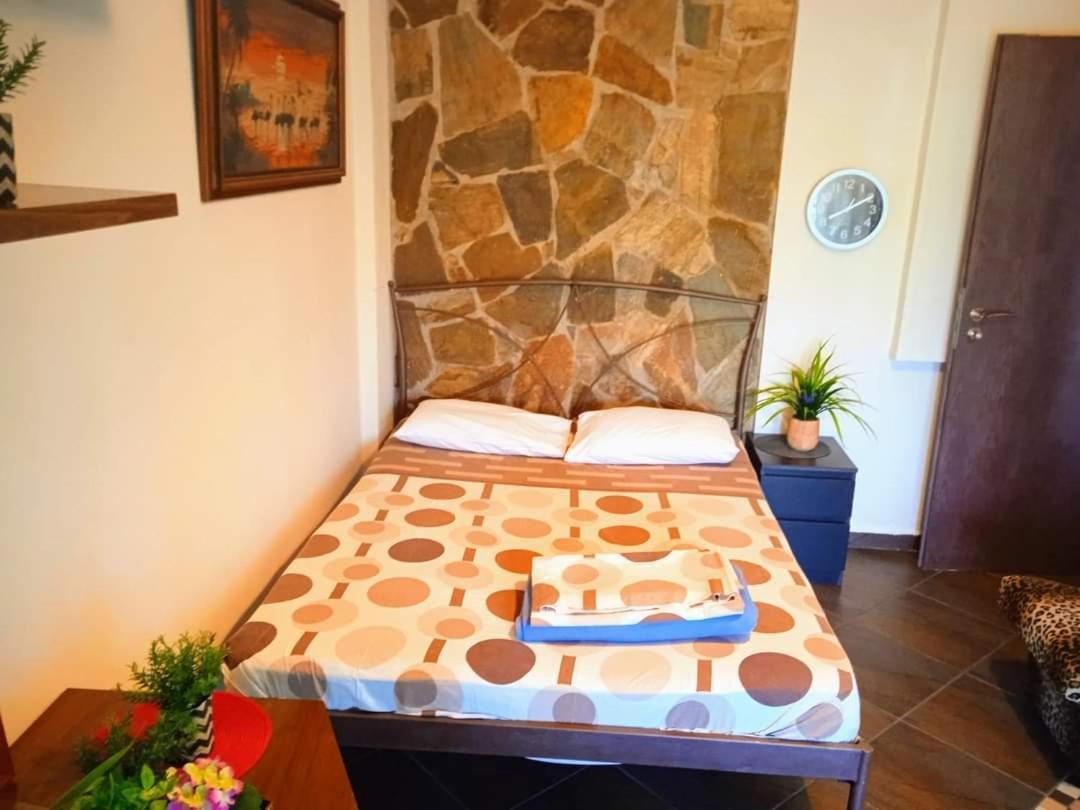 Blue Moon Accommodation 네아 미카니오나 외부 사진