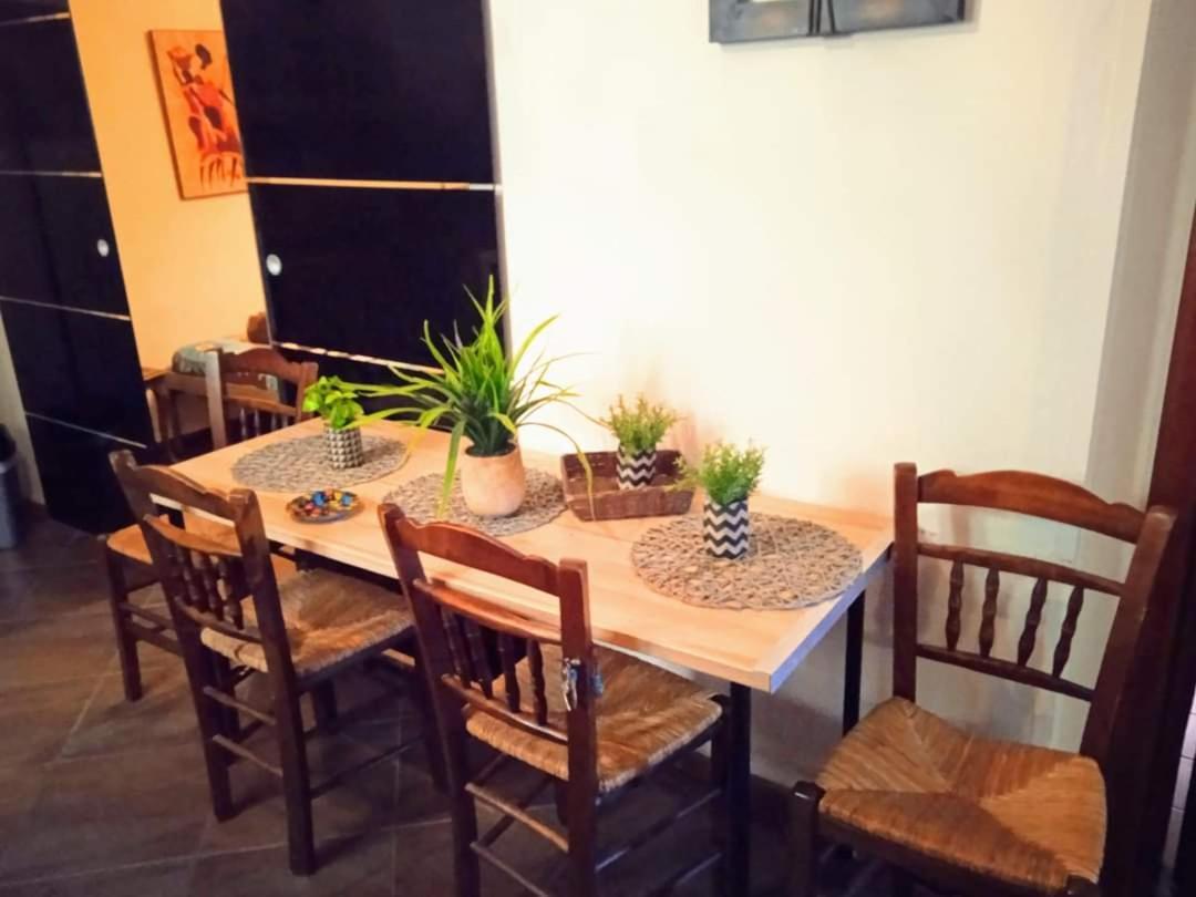 Blue Moon Accommodation 네아 미카니오나 외부 사진