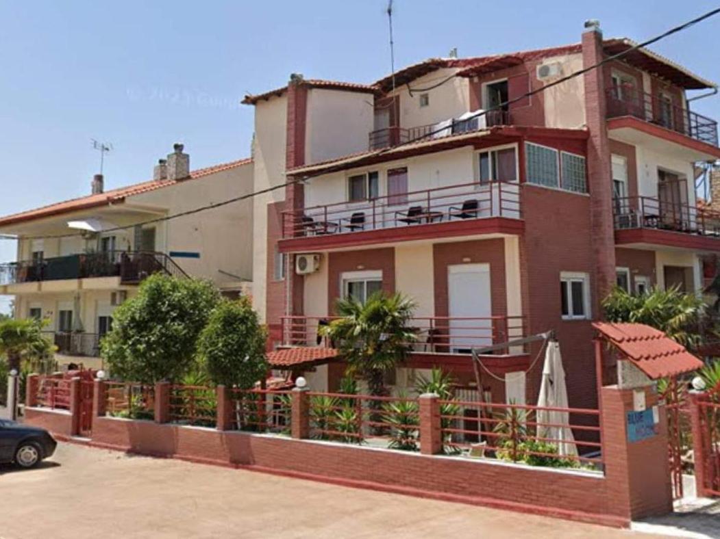 Blue Moon Accommodation 네아 미카니오나 외부 사진