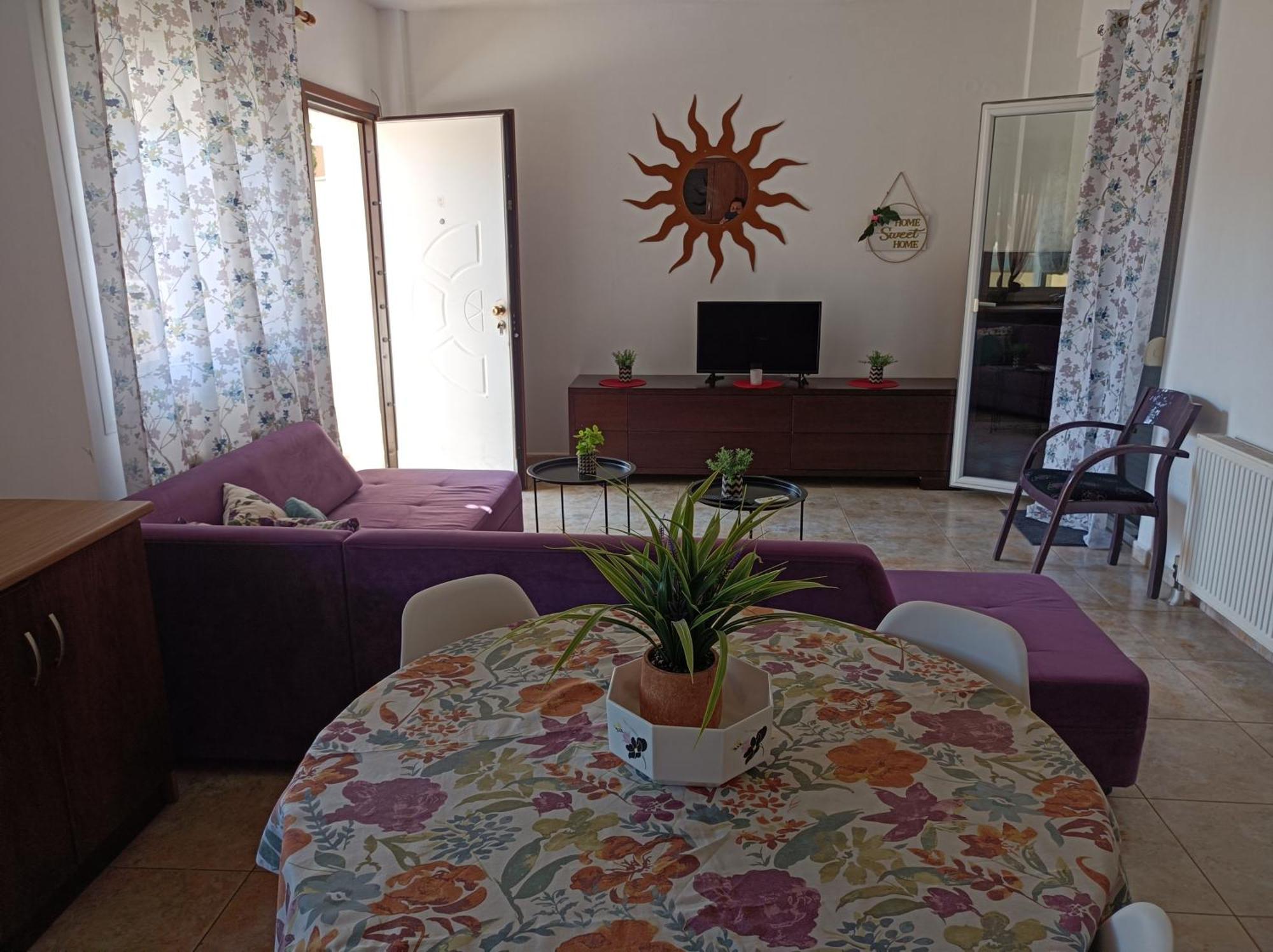 Blue Moon Accommodation 네아 미카니오나 외부 사진