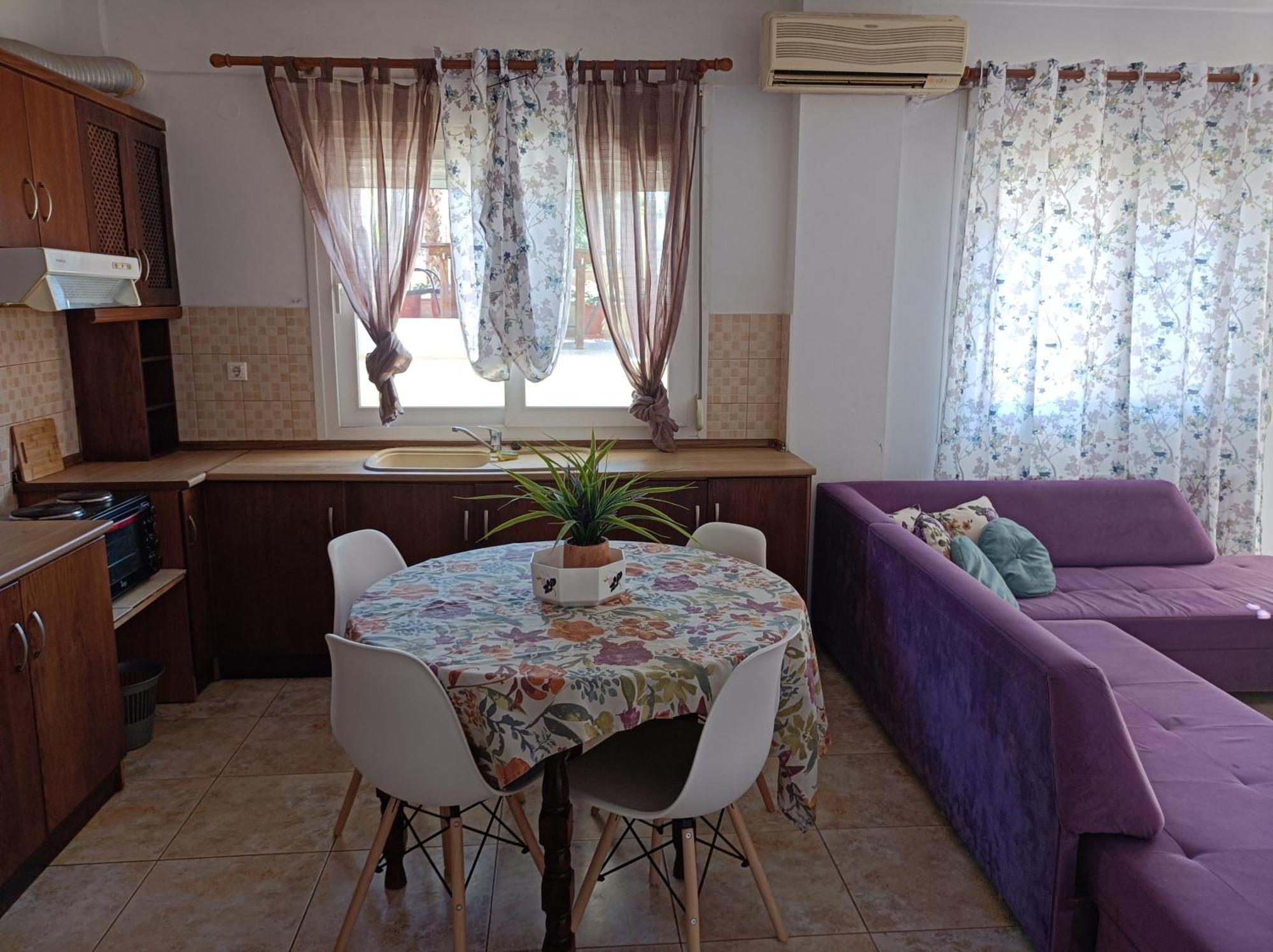 Blue Moon Accommodation 네아 미카니오나 외부 사진